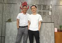 設(shè)計(jì)師設(shè)計(jì)出來(lái)的東西很專業(yè)，很時(shí)尚！